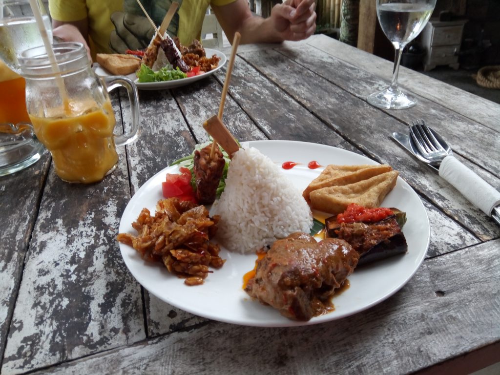 Nasi Campur bij Black Pearl in Ubud